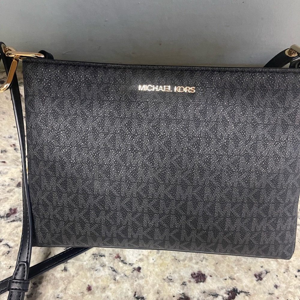 Michael Kors Black Crossbody Bag with Sleek Design